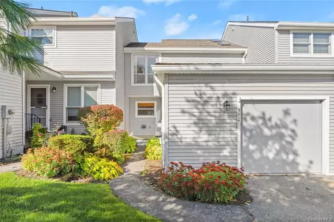 302 Woodsbrook Dr #302, Carmel, NY 10541