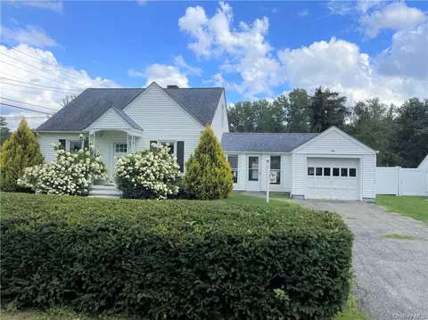 4 Kipp Ave, Fishkill, NY 12524