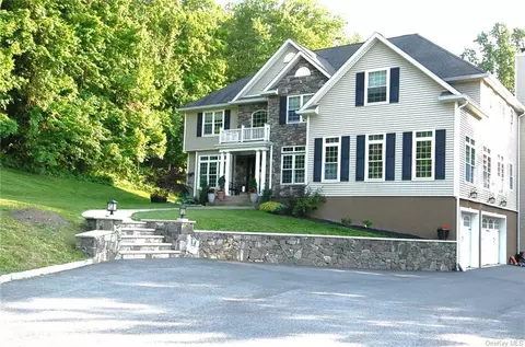 8 Long Hill Rd, East Fishkill, NY 12533