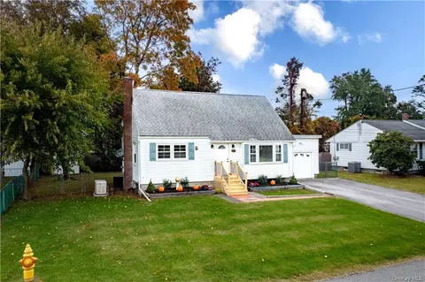 12 Putnam Rd, Fishkill, NY 12524