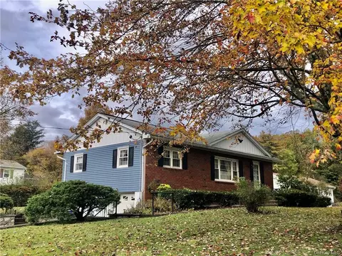 1 Countess Ct, Newburgh, NY 12550