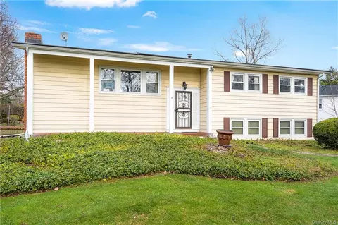 290 Somerston Rd, Yorktown, NY 10598