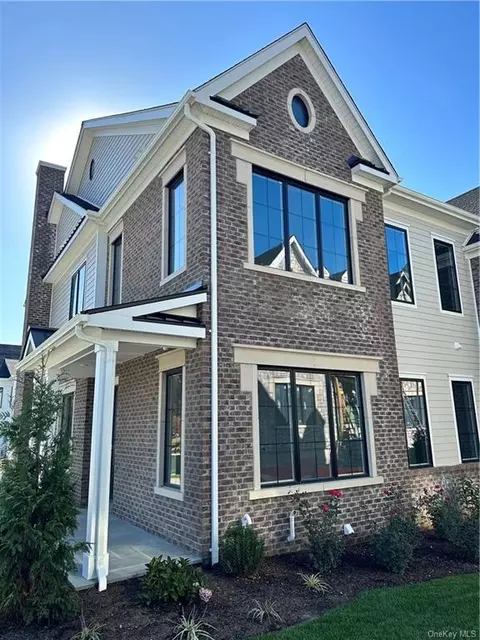 10 Wallace Way #10, New Castle, NY 10514