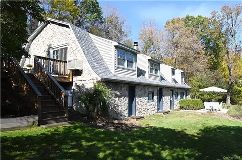 12 Echo Ln, Warwick, NY 10990