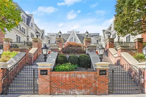 225 Stanley Ave #214, Mamaroneck, NY 10543