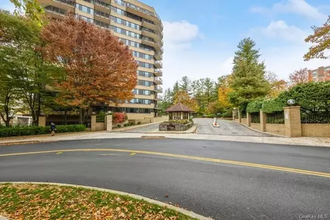25 Rockledge Ave #1107, White Plains, NY 10601