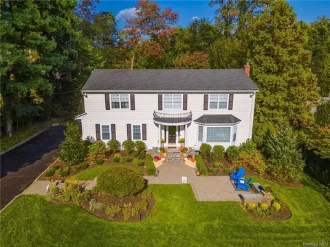 8 Devonshire Dr, White Plains, NY 10605