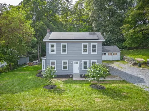 11 West Rd, Pleasant Valley, NY 12569