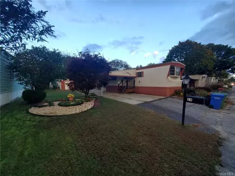 24 Betsy Ross Dr, Bohemia, NY 11716