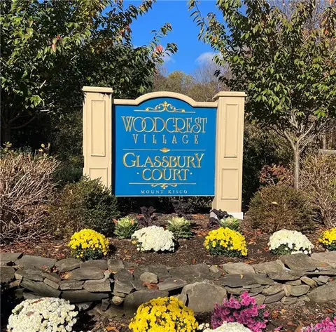 200 Woodcrest Ln #208, Mount Kisco, NY 10549