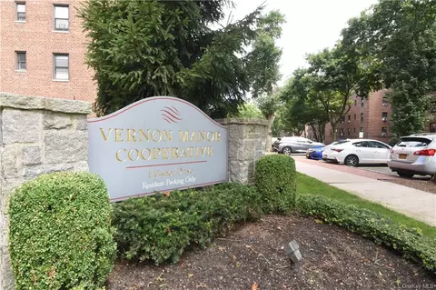 1 Fisher Dr #607, Mount Vernon, NY 10552