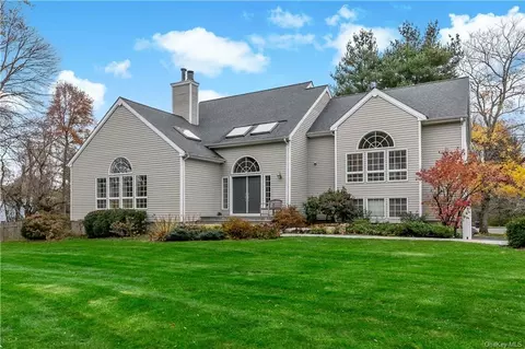 3 Fox Run Rd, Mount Pleasant, NY 10510
