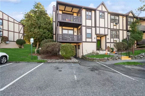 901 Sierra Vista Ln, Clarkstown, NY 10989