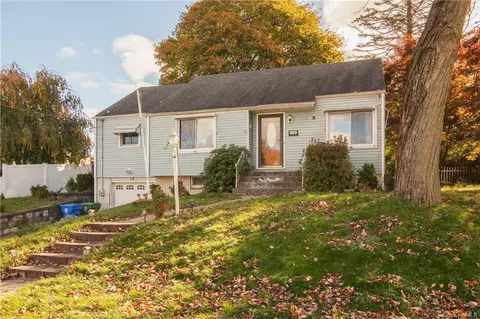 75 Commonwealth Ave, Middletown, NY 10940