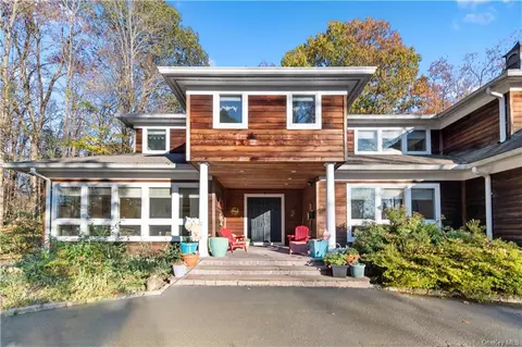 58 Laurel Dr, Mount Kisco, NY 10549