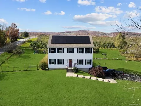2 Reservoir Rd, Marlboro, NY 12542