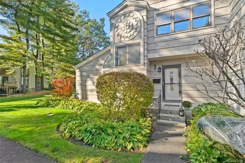 154 Branchwood Ln, Clarkstown, NY 10954