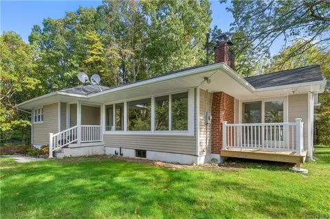 9 San Souci Dr, Pawling, NY 12564