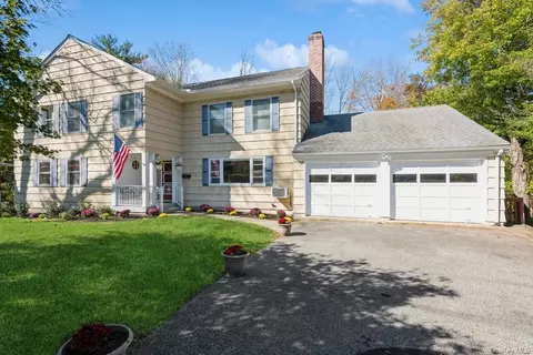 18 Langeland Dr, Mount Kisco, NY 10549