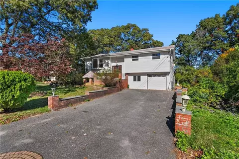 123 Stacom St, Brentwood, NY 11717