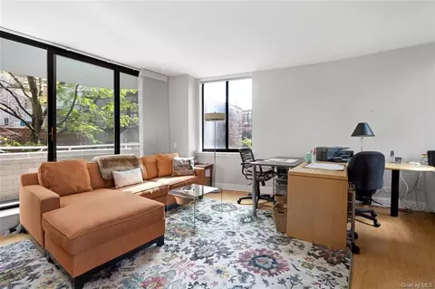 140 Charles St #4D, New York, NY 10014