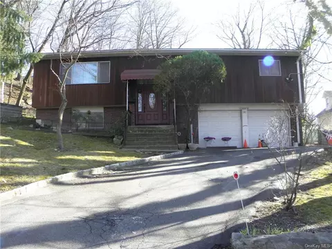 96 Lakeside Dr, New Rochelle, NY 10801