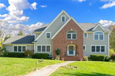 94 Kent Dr, Cortlandt, NY 10567