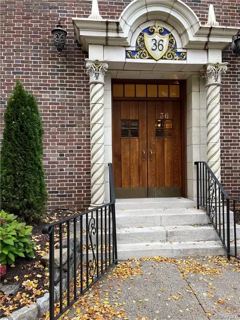 36 W Pondfield Rd #6B, Bronxville, NY 10708