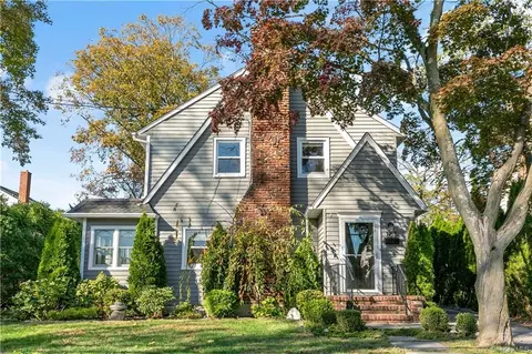 165 Bradley Rd, Scarsdale, NY 10583