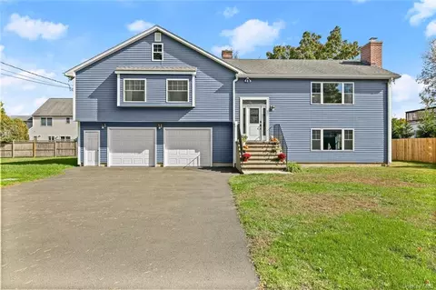 27 Woods Ave, Greenwich, CT 06831