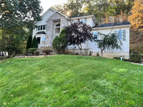 6 Pyngyp Rd, Stony Point, NY 10980