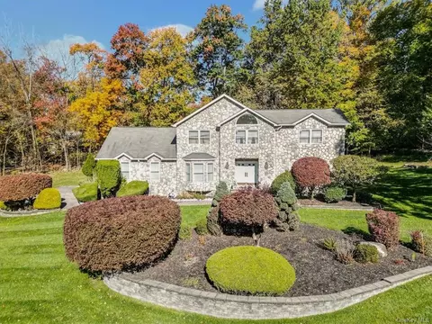 22 Appledale Ln, Ramapo, NY 10977