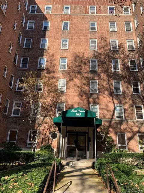 765 Bronx River Rd #2D, Yonkers, NY 10708