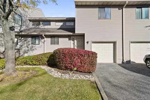 18 Chester Ln, Clarkstown, NY 10954