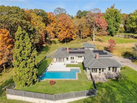 122 Old Briarcliff Rd, Briarcliff Manor, NY 10510
