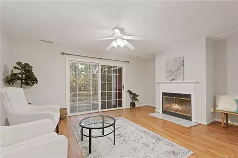 303 Chestnut Dr #303, Carmel Hamlet, NY 10512