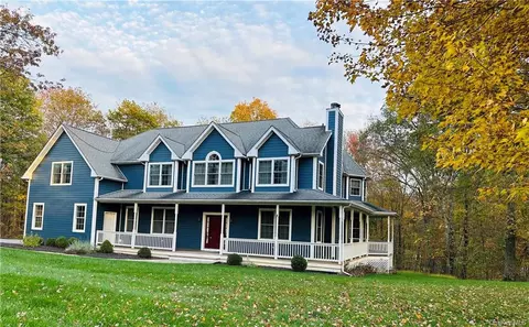 111 Bowe Ln, Beekman, NY 12540