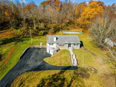 226 Glenmere Rd, Chester, NY 10918