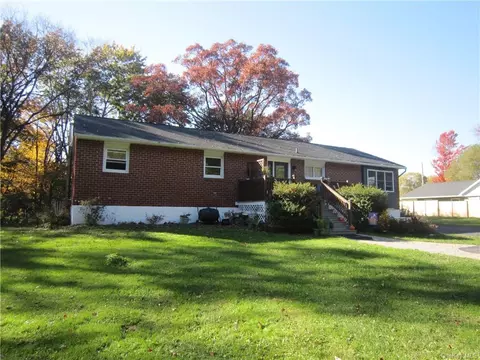 19 Serenity Ln, Newburgh, NY 12550