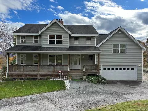 2 Moran Way, Beekman, NY 12533