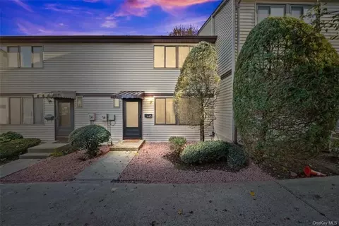 445 Country Club Ln, Pomona, NY 10970
