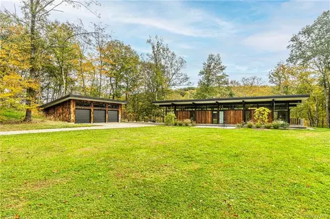 274 Spring Lake Rd, Red Hook, NY 12571
