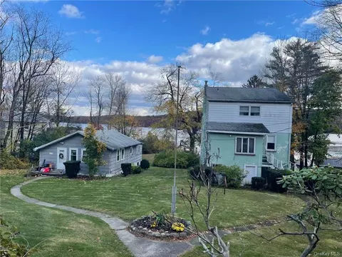116-118 W Mombasha Rd, Monroe, NY 10950