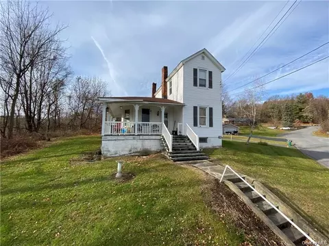 21 Morris Dr, Newburgh, NY 12550
