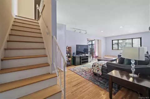 6 W Lawrence Park Dr #5, Orangetown, NY 10968