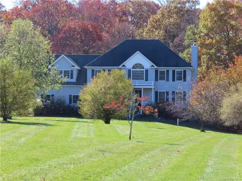 18 Velde Ct, Montgomery, NY 12549