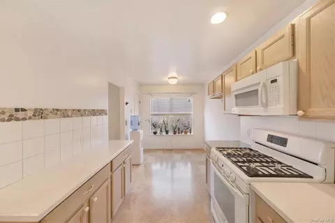 210 Sara Ln #5D, Newburgh, NY 12550