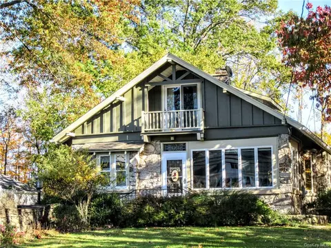21 North St, Washingtonville, NY 10992
