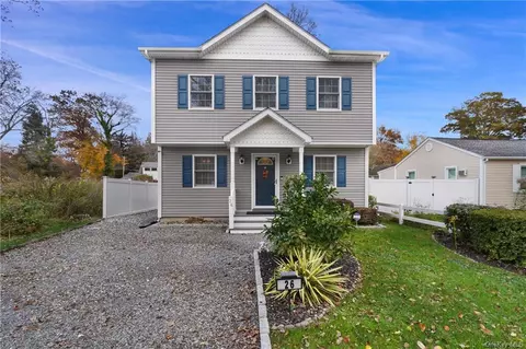 26 Rogers Ln, Yorktown Heights, NY 10598