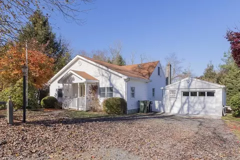 6 Beech Rd, Mahopac, NY 10541